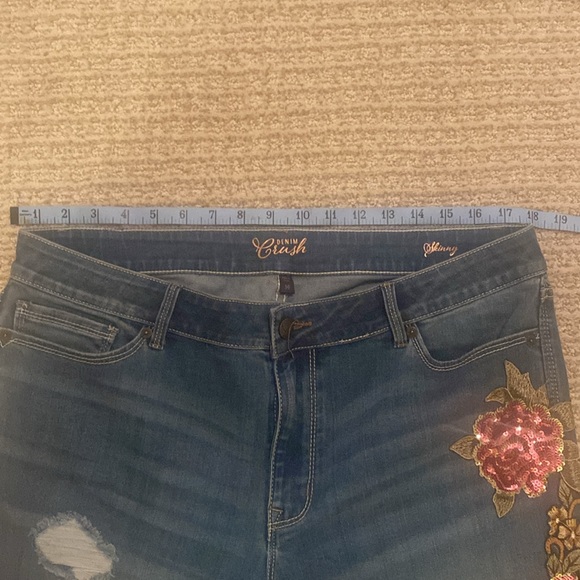 Distressed, embellished Jeans - Picture 9 of 10